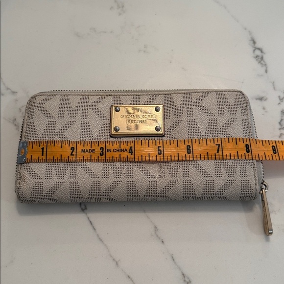 Michael Kors Logo Zip Wallet - Picture 3 of 3
